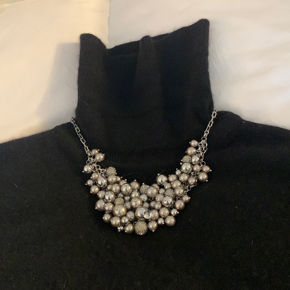 Ann Taylor Black pearl clustered fashion necklace